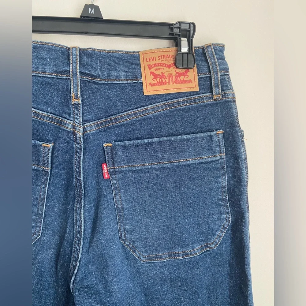 Levi’s Mile High Crop Denim (27) - Picture 5 of 10